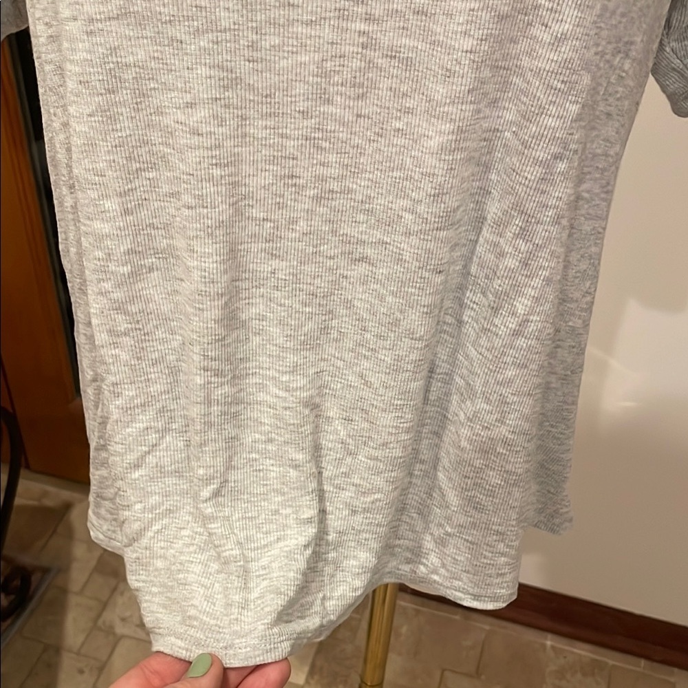 H by Bordeaux Nordstrom Grey Ribbed Bias Cut Longer Sleeve Scoop Top M - Picture 6 of 6